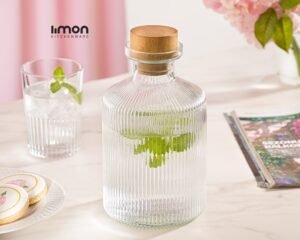 1.35 liter glass carafe with wooden lid by limon