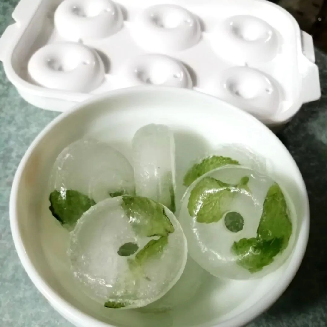 Duman Donut Ice Cub Tray - Image 10